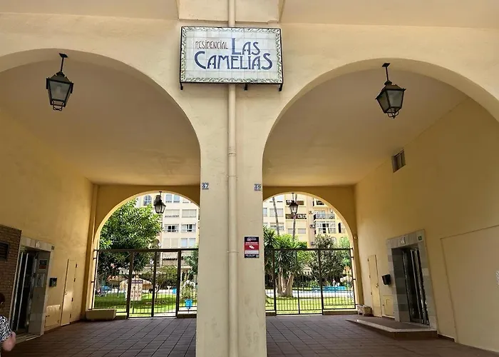 Luminoso Con Grandes Piscinas En Camelias